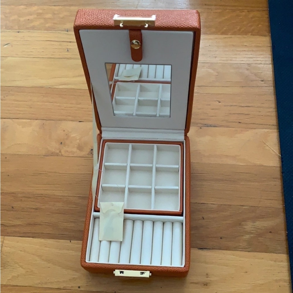 Jewelry box